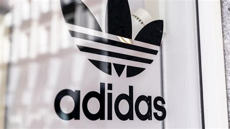 neuer trend adidas turnschuhe weiß schwarze dzreifen|++ Neu bei Adidas ++ Der „Adizero“.